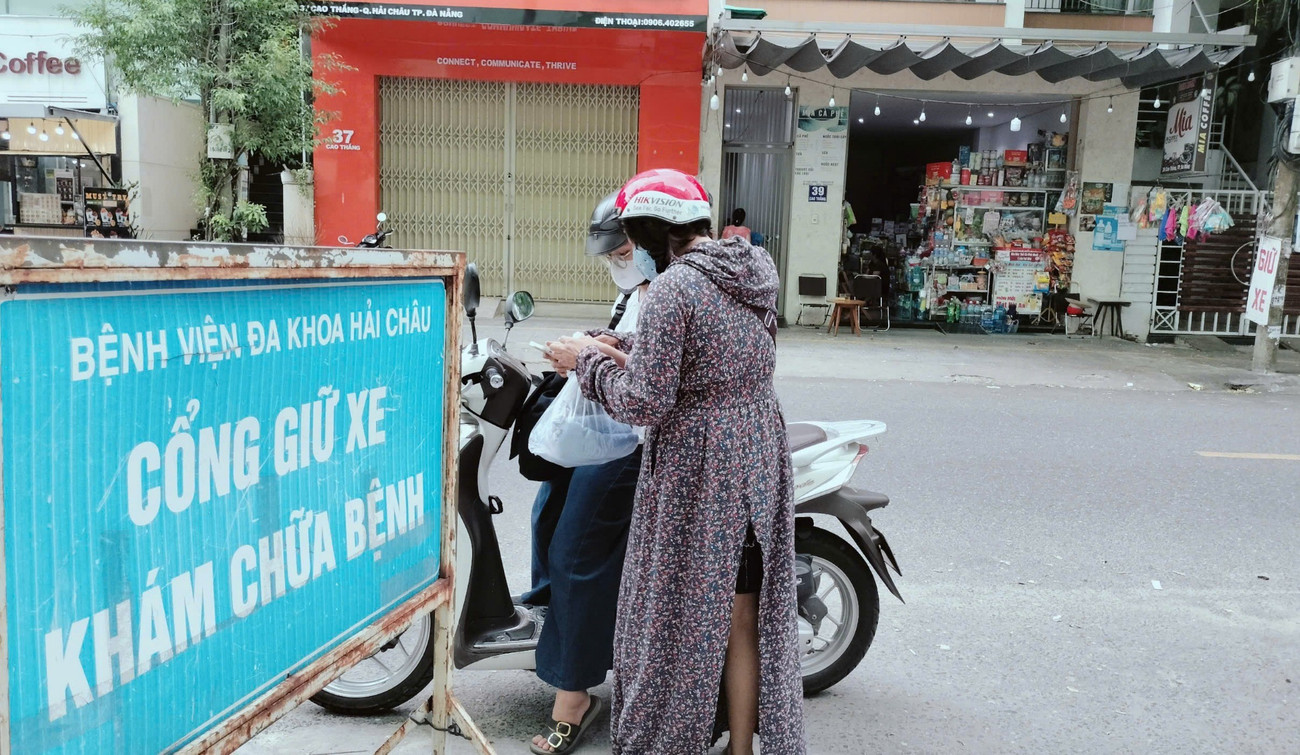 Khám sức khỏe tại quán tạp hóa ở Đà Nẵng: Chủ tiệm nói gì?- Ảnh 1.