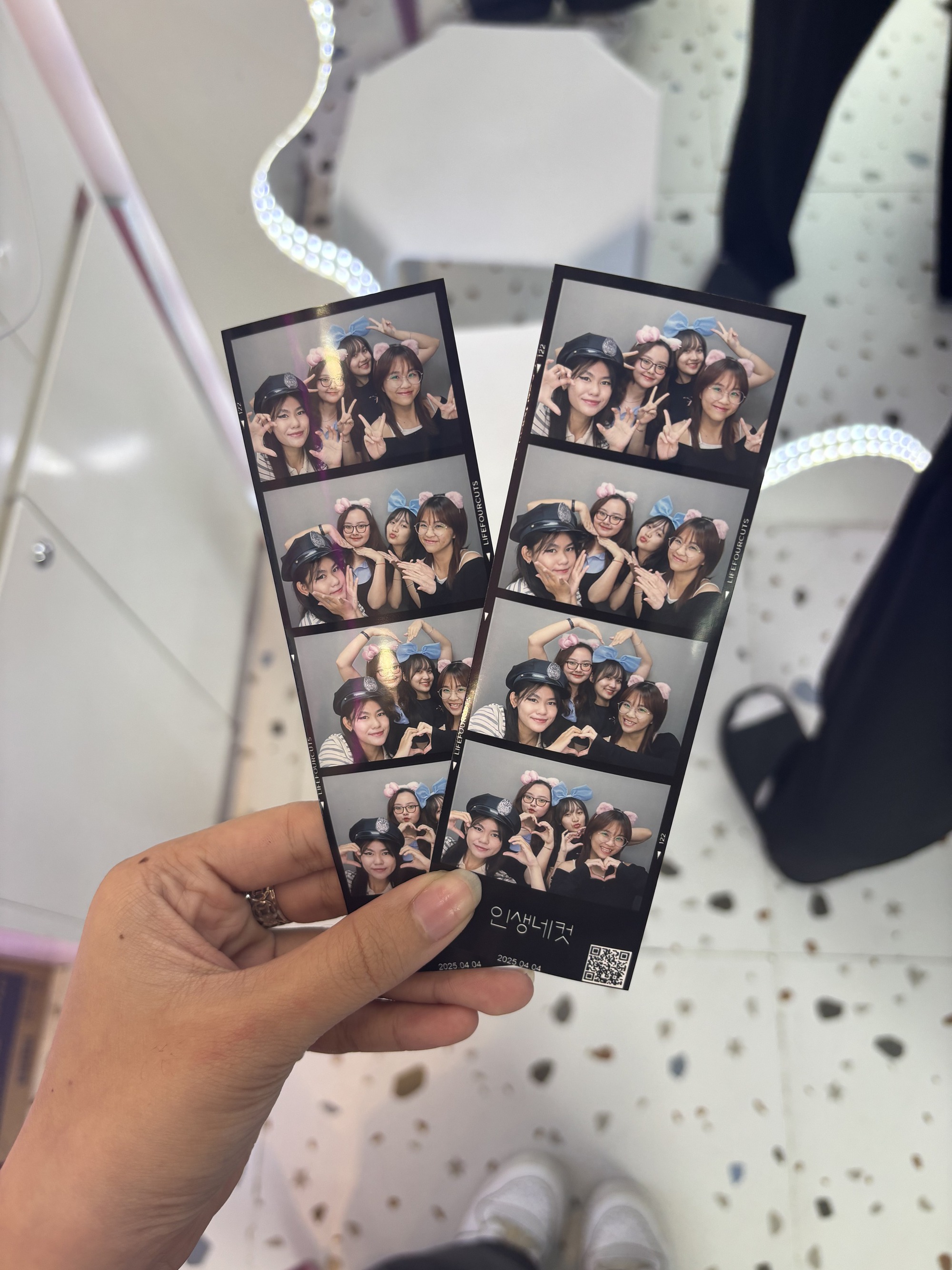 Cơn sốt photobooth quay trở lại và càn quét khắp nơi: Có nơi 150k/ảnh, xếp hàng đợi 8 tiếng vẫn khiến giới trẻ phát cuồng- Ảnh 18.