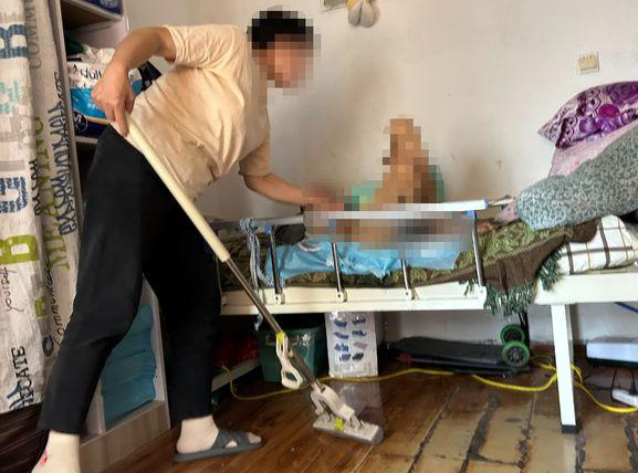 Phát hiện cháu gái 7 tuổi có "hành động lạ", bà ngoại tự trách: 'Tại tôi'- Ảnh 1.