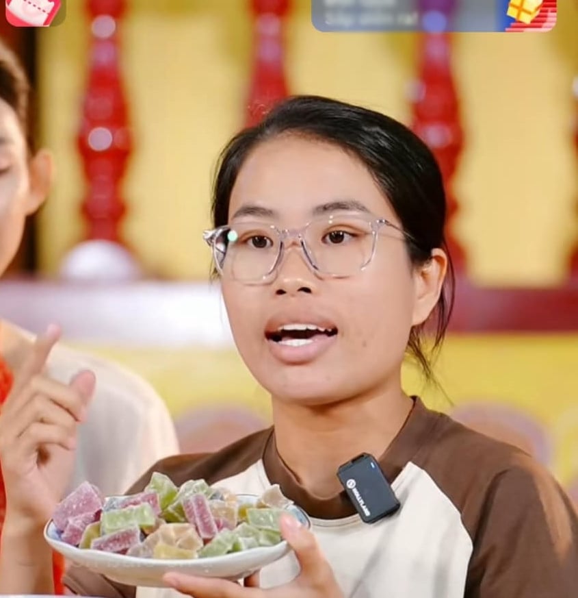 Lê Thị Thu Hòa lên tiếng sau khi được “minh oan”, hiện bán cà phê dạo nuôi con, ra đường phải bịt kín mặt- Ảnh 1.