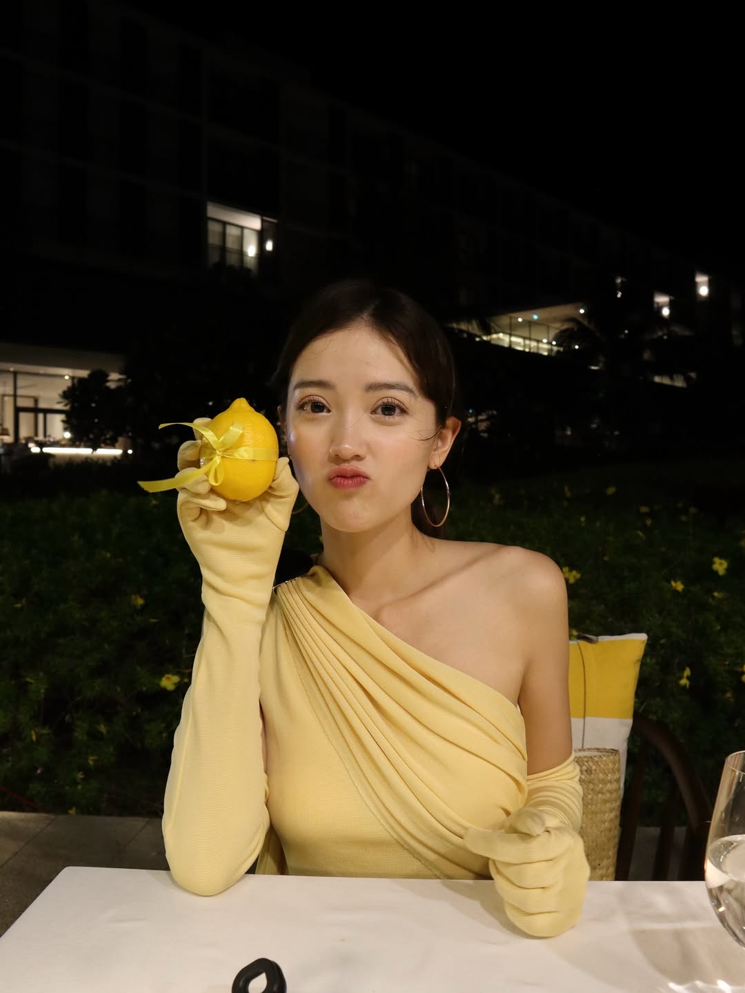 "Bông hồng lai" đang khiến TikTok điên đảo vì nhan sắc, style sành điệu toàn mẫu local brand Việt xinh!- Ảnh 3.