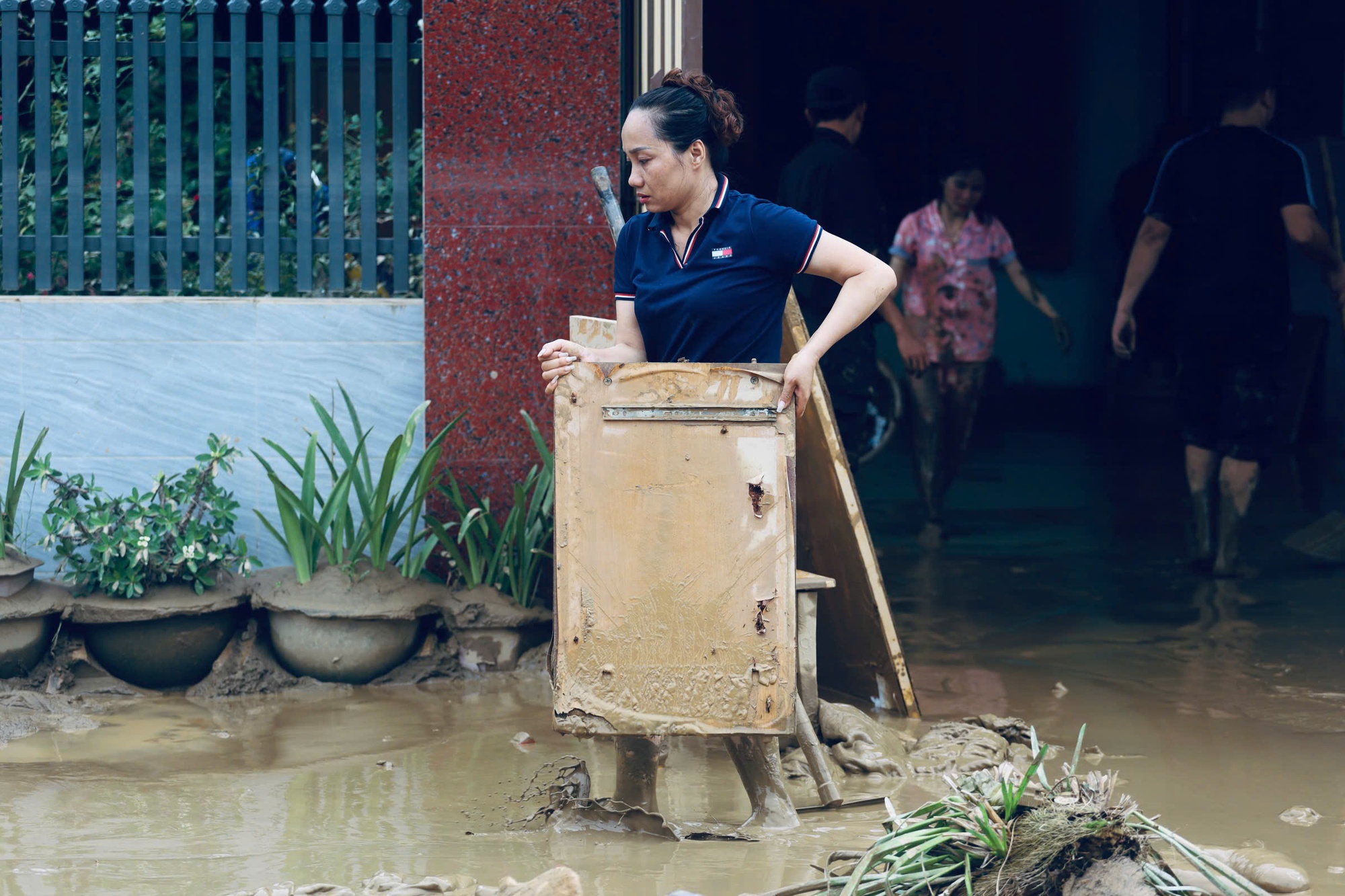 Nghệ An: Nhiều thôn bản bị cô lập, mất kết nối liên lạc- Ảnh 12.