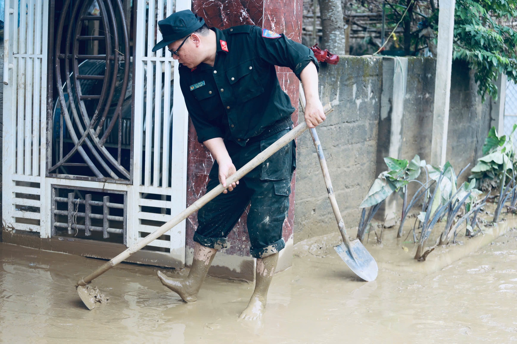 Nghệ An: Nhiều thôn bản bị cô lập, mất kết nối liên lạc- Ảnh 4.