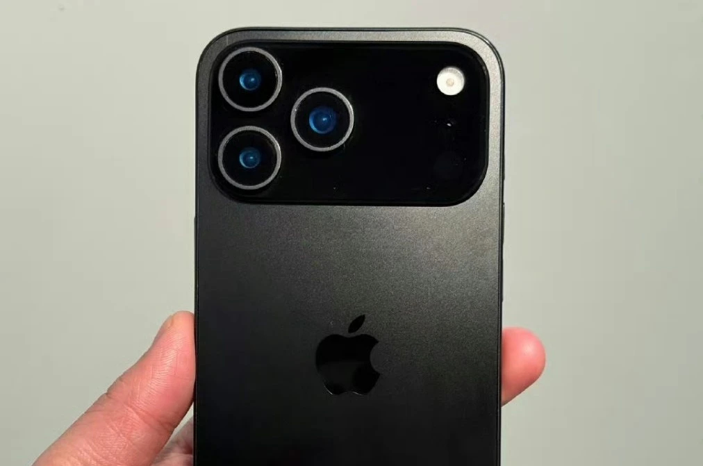 iPhone 17 Pro Max lộ thiết kế mới hoàn toàn, khác xa iPhone 16 Pro Max- Ảnh 1.