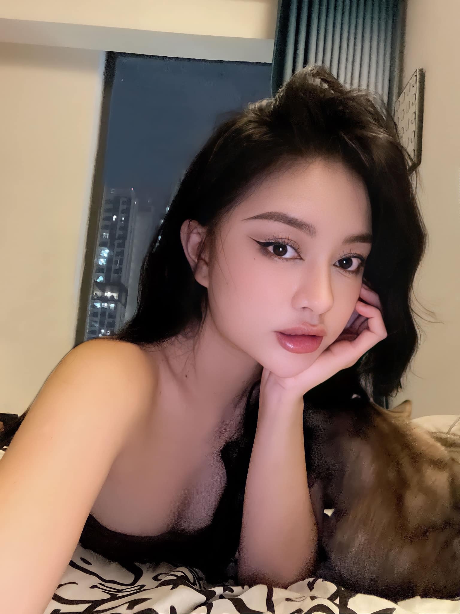 Cô chủ local brand Việt cực hot trên Instagram, ai follow cũng 