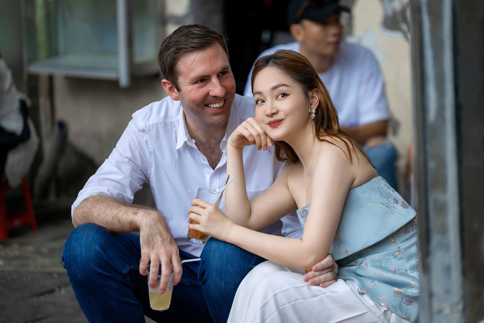Tràn ngập bình luận kém duyên khi diễn viên Lan Phương thông báo ly thân chồng Tây- Ảnh 1. Tràn ngập bình luận kém duyên khi diễn viên Lan Phương thông báo ly thân chồng Tây- Ảnh 1.