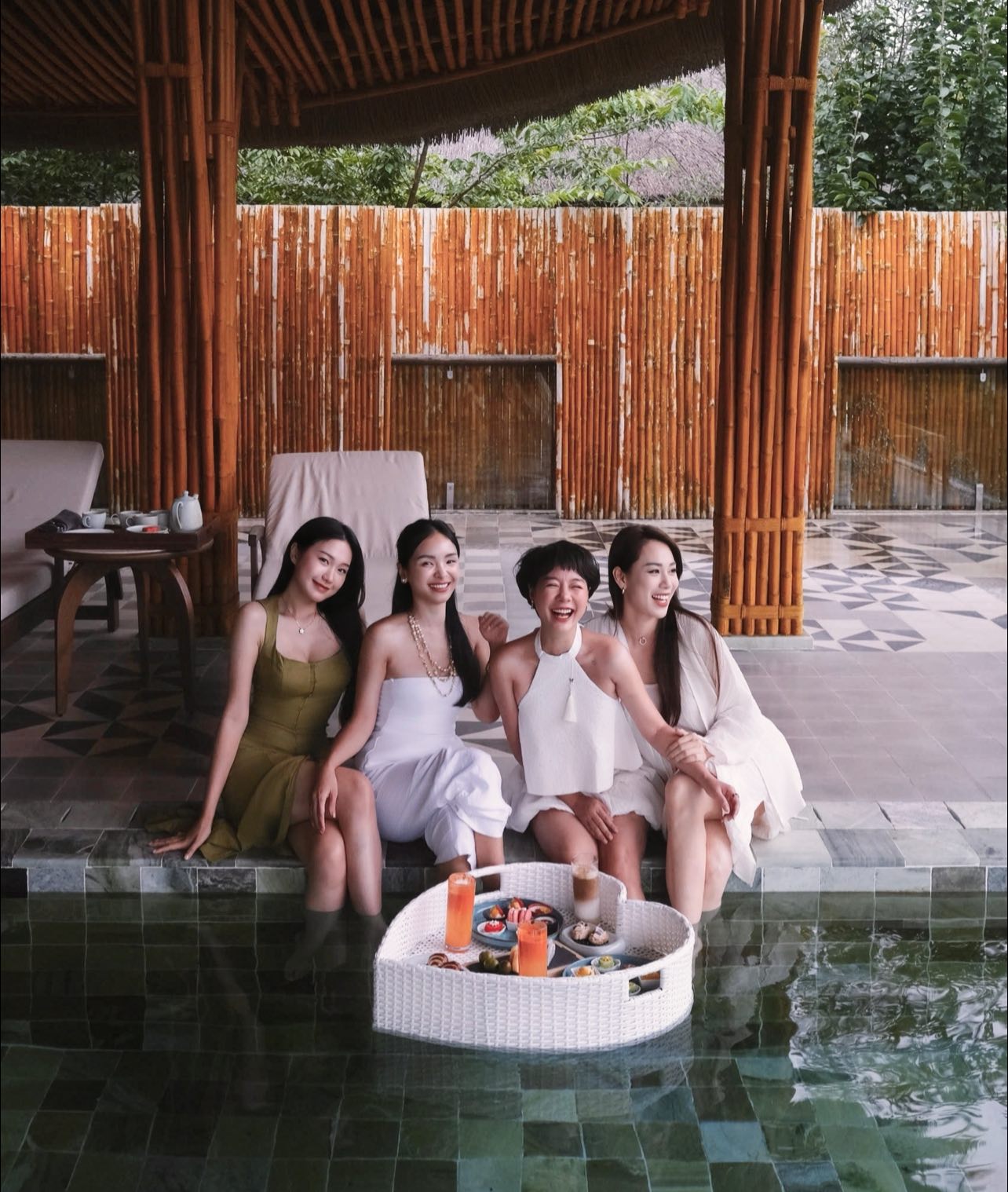 Doãn Hải My khoe visual Top 10 Hoa hậu, chân dài thẳng tắp chiếm spotlight khi cùng Văn Hậu 