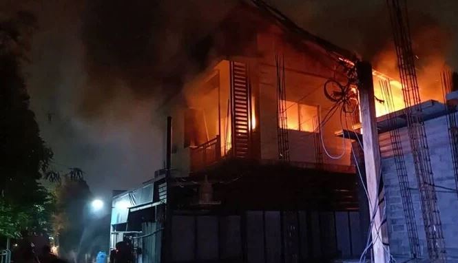 Cháy nhà lúc rạng sáng, 4 người trong một gia đình thiệt mạng- Ảnh 1. Cháy nhà lúc rạng sáng, 4 người trong một gia đình thiệt mạng- Ảnh 1.