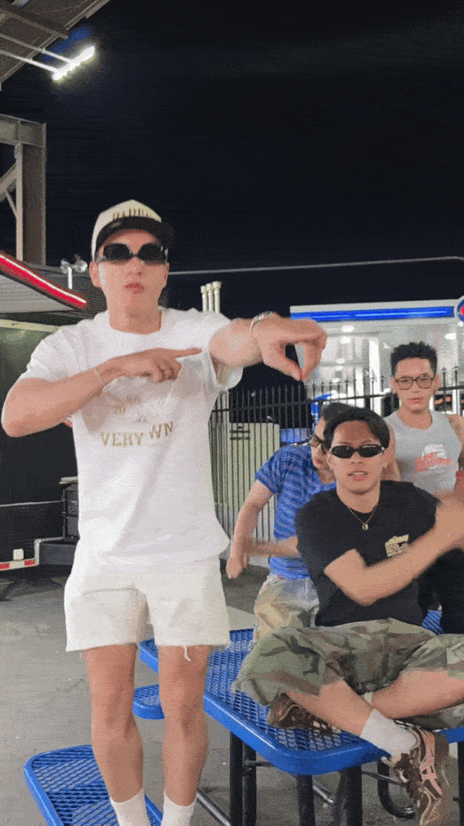 HIEUTHUHAI rủ dàn Anh Trai đu trend “ngầu nhất thế giới”, danh tính “cha đẻ” đằng sau điệu nhảy triệu view gây bất ngờ- Ảnh 3. HIEUTHUHAI rủ dàn Anh Trai đu trend “ngầu nhất thế giới”, danh tính “cha đẻ” đằng sau điệu nhảy triệu view gây bất ngờ- Ảnh 3.