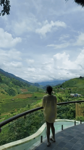 Doãn Hải My khoe visual Top 10 Hoa hậu, chân dài thẳng tắp chiếm spotlight khi cùng Văn Hậu 