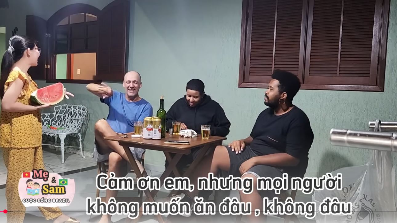Người Brazil "kinh ngạc" trước 1 món gỏi Việt Nam - cái kết là gắp mãi không ngừng- Ảnh 2.