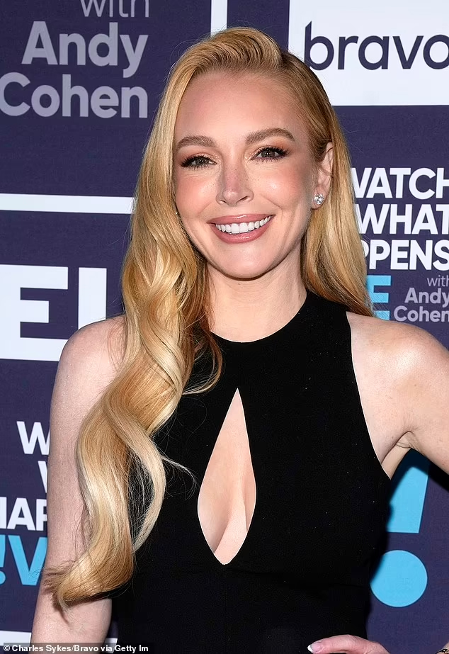 Màn "trẻ lại 10 năm" của Lindsay Lohan: Điều kỳ diệu sau làn da hết sạch dấu hiệu lão hóa tuổi 39- Ảnh 14.