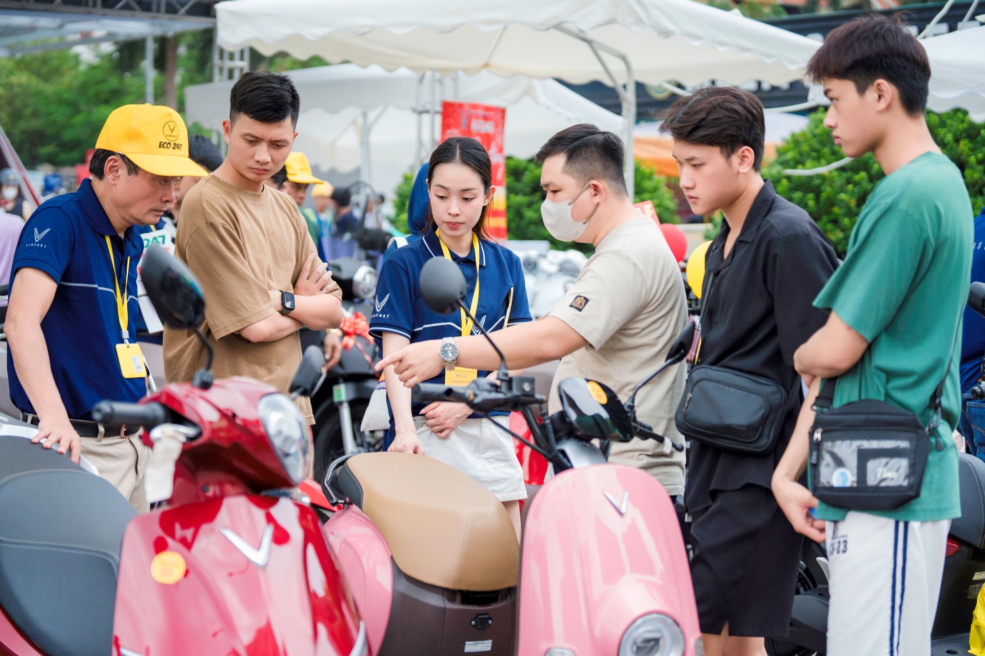 Cuối tuần này, người dân Hà Nội, An Giang, Khánh Hòa có cơ hội lên đời xe máy điện “ngay tại chỗ”- Ảnh 2.