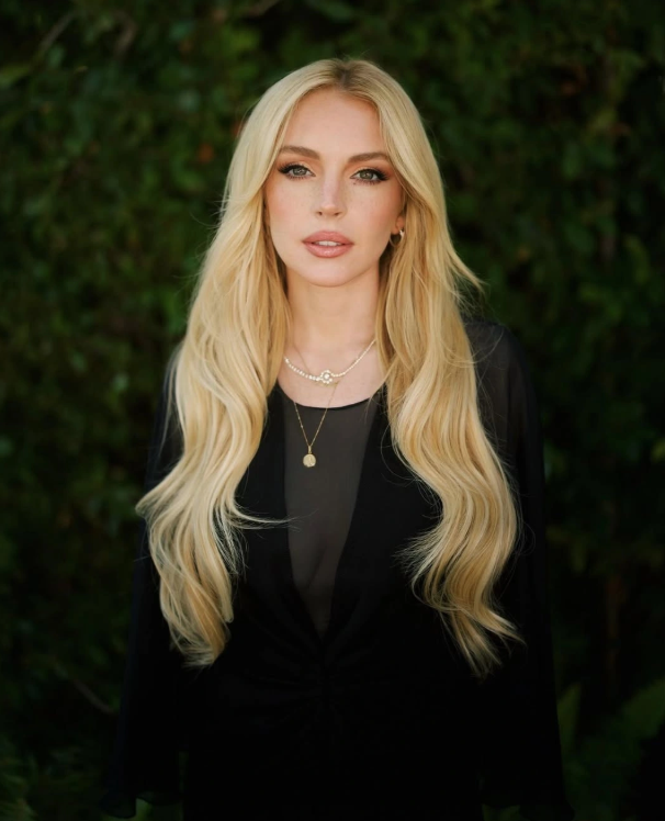 Màn "trẻ lại 10 năm" của Lindsay Lohan: Điều kỳ diệu sau làn da hết sạch dấu hiệu lão hóa tuổi 39- Ảnh 17.