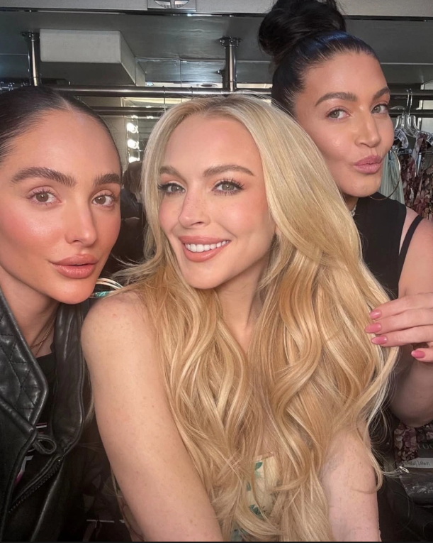 Màn "trẻ lại 10 năm" của Lindsay Lohan: Điều kỳ diệu sau làn da hết sạch dấu hiệu lão hóa tuổi 39- Ảnh 13.
