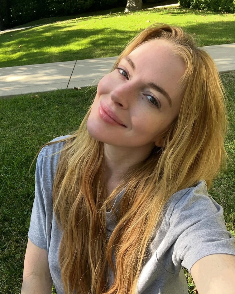 Màn "trẻ lại 10 năm" của Lindsay Lohan: Điều kỳ diệu sau làn da hết sạch dấu hiệu lão hóa tuổi 39- Ảnh 8.