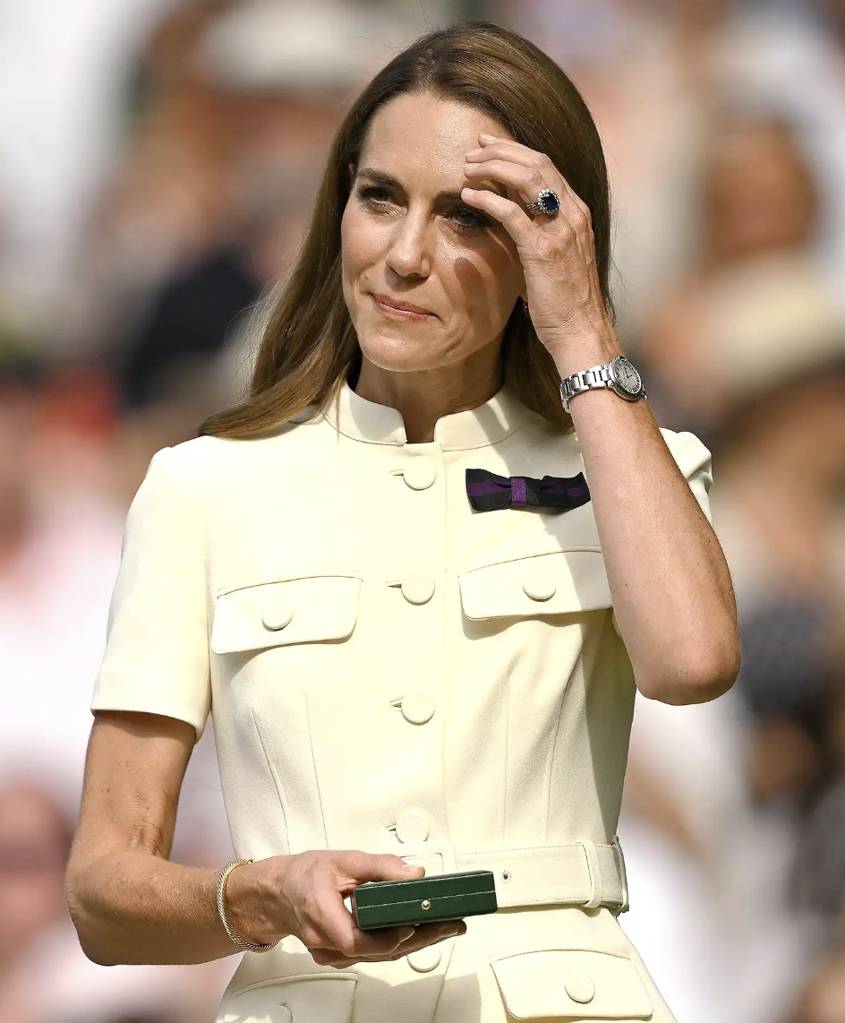 Bí ẩn sau 4 chiếc nhẫn trên tay Vương phi Kate tại Wimbledon- Ảnh 2.