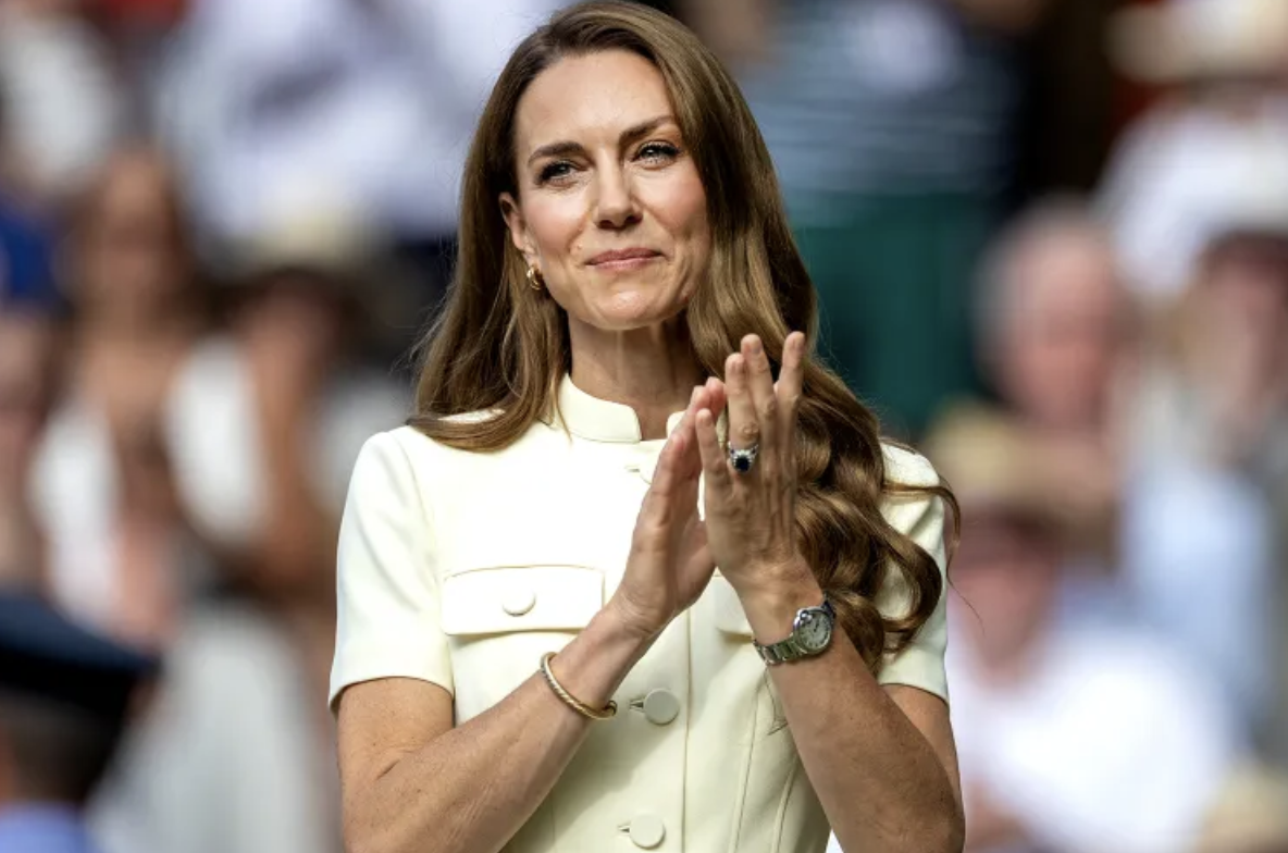 Bí ẩn sau 4 chiếc nhẫn trên tay Vương phi Kate tại Wimbledon- Ảnh 1.