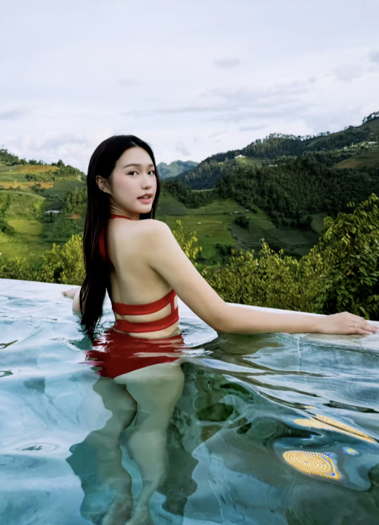 Doãn Hải My gây sốt với bikini bốc lửa khoe dáng cong chữ S, mẹ bỉm nuột nà thế này bảo sao Văn Hậu say đắm- Ảnh 1.