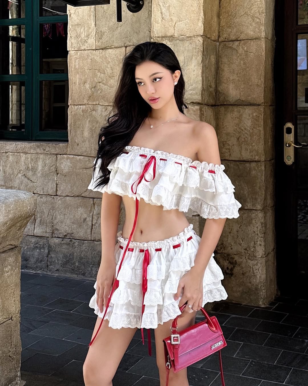 Cô chủ local brand Việt cực hot trên Instagram, ai follow cũng 