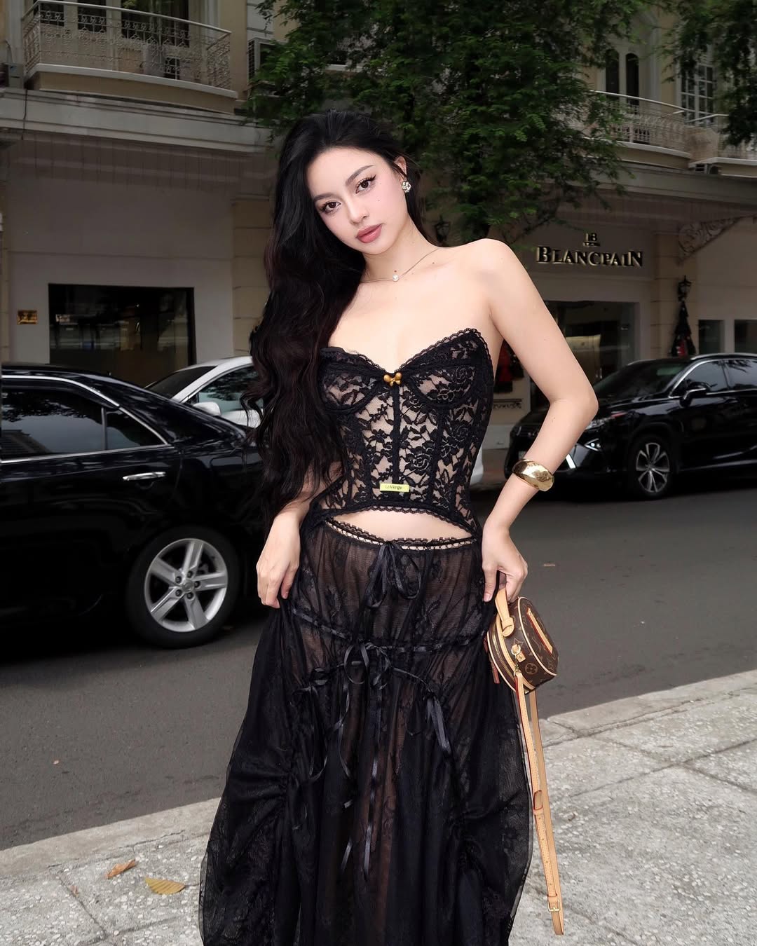 Cô chủ local brand Việt cực hot trên Instagram, ai follow cũng 