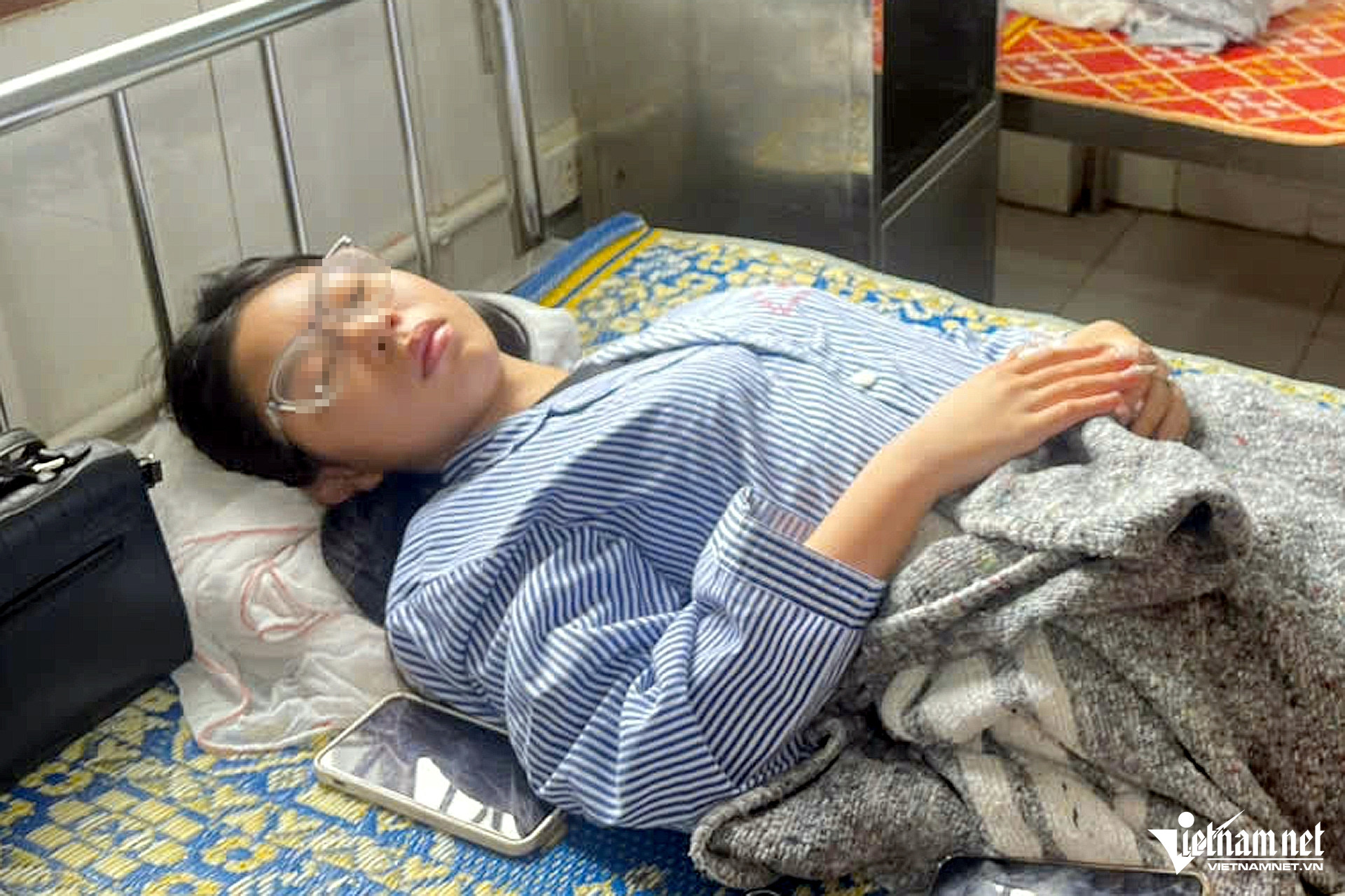 Chuyến du lịch trở thành bi kịch của nữ sinh 14 tuổi trong vụ lật xe khách: Đoàn 10 người có đến 5 người tử vong, trong đó có cả mẹ và dì ruột- Ảnh 1.