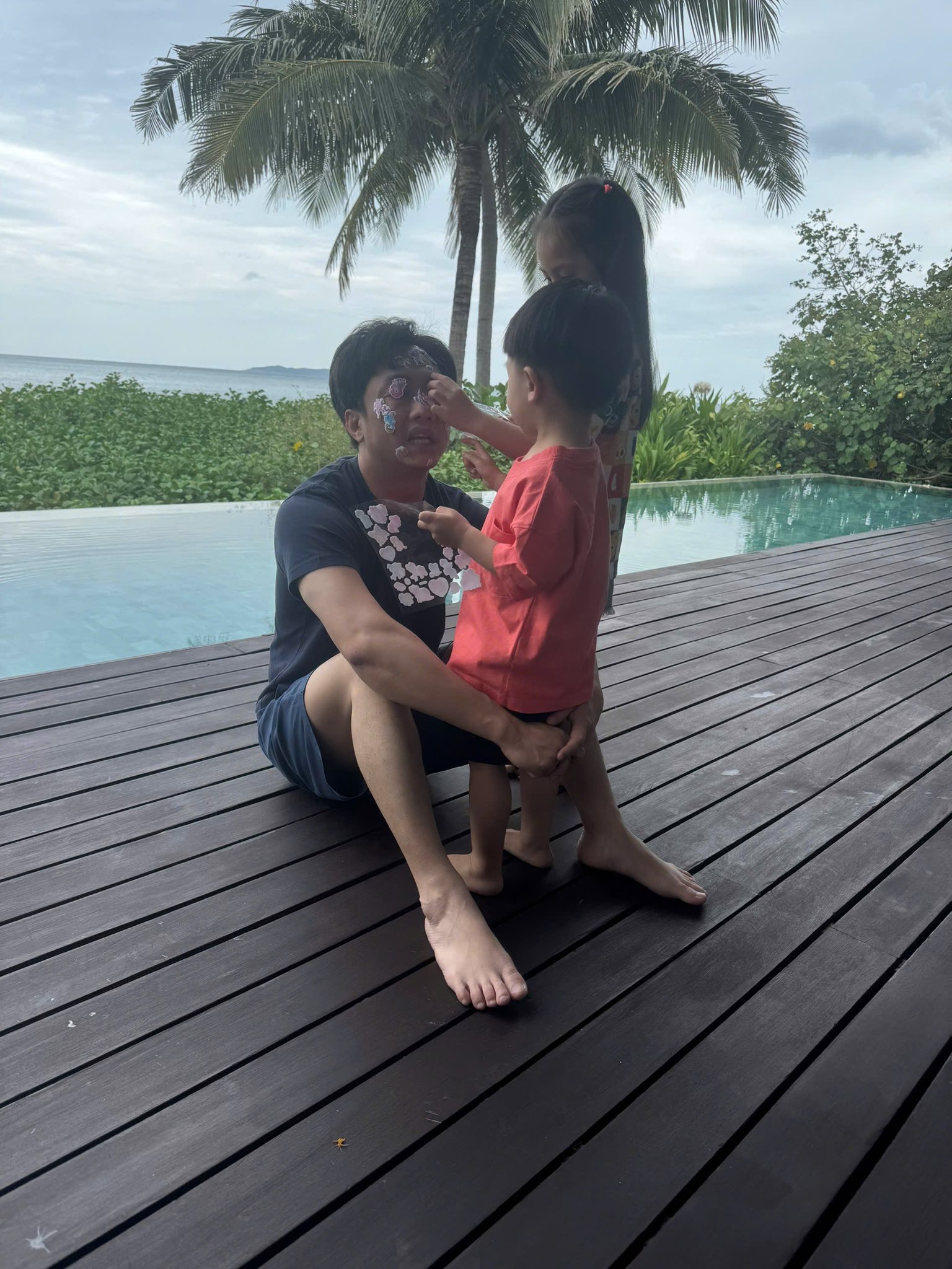 Đưa con đi nghỉ dưỡng, Cường Đô La tiết lộ chuyện dở khóc dở cười- Ảnh 3.