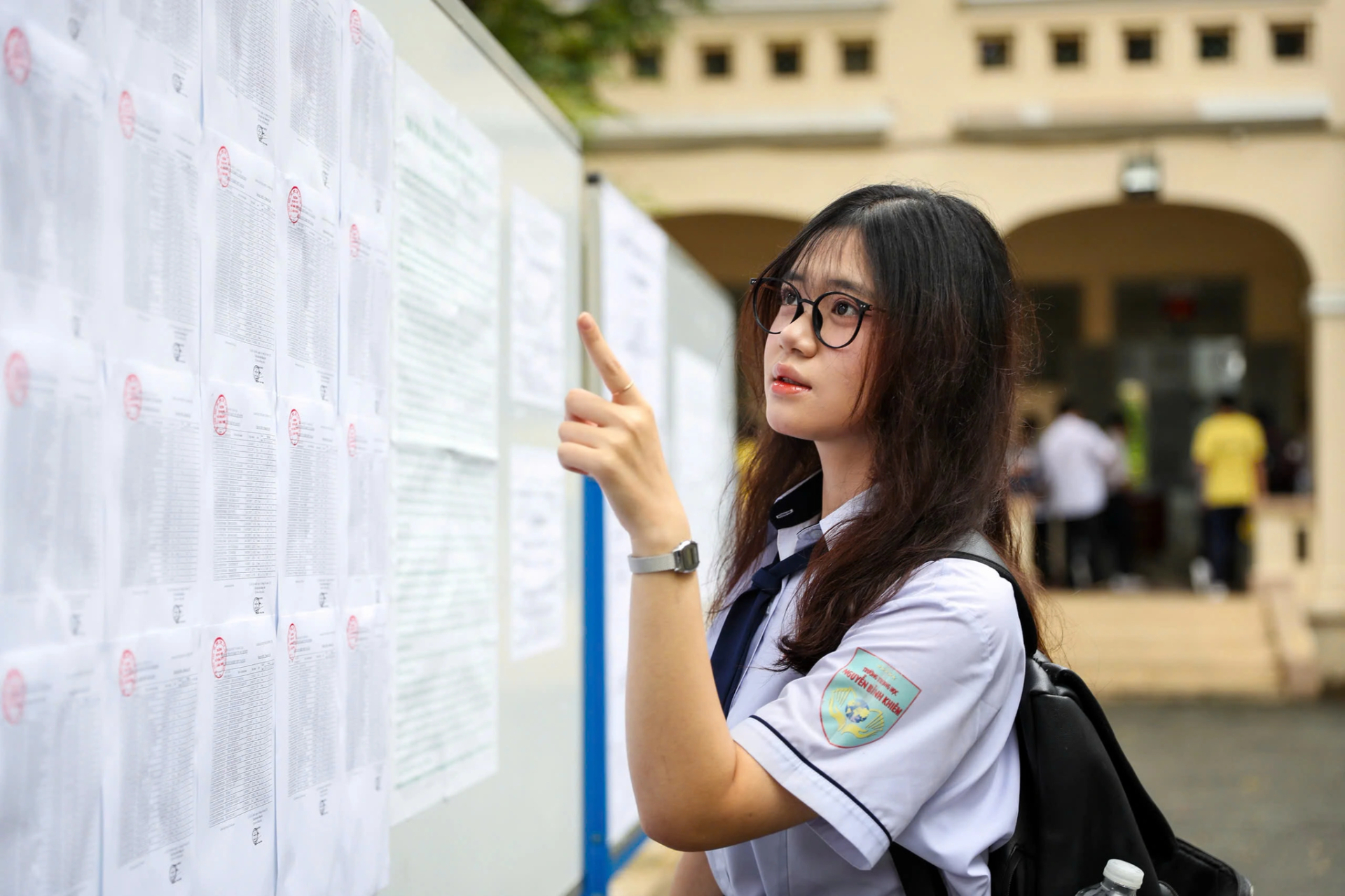 Nhìn mức điểm sàn "bẫy" thí sinh, tôi đồng tình: Bỏ điểm sàn! Đừng biến các em thành "nạn nhân" của cuộc chơi may rủi- Ảnh 1.