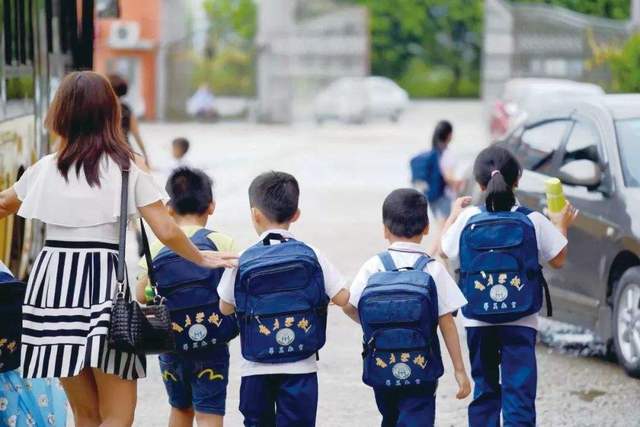 Phát hiện nhân tố có thể ảnh hưởng tới tương lai của con trai sắp vào lớp 1, bà mẹ "ra tay" ngay khiến ai cũng trầm trồ- Ảnh 2.