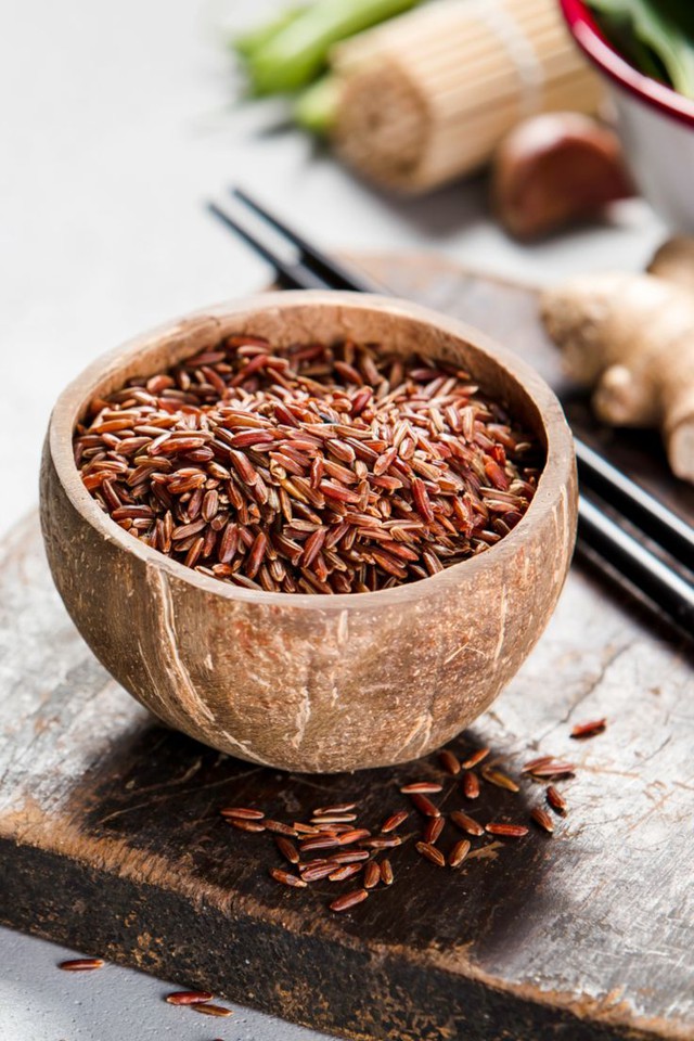 Uống đều thứ nước rẻ bèo, gái xinh Hàn giữ da sáng mịn vì chống nắng tốt suốt mùa hè- Ảnh 1.