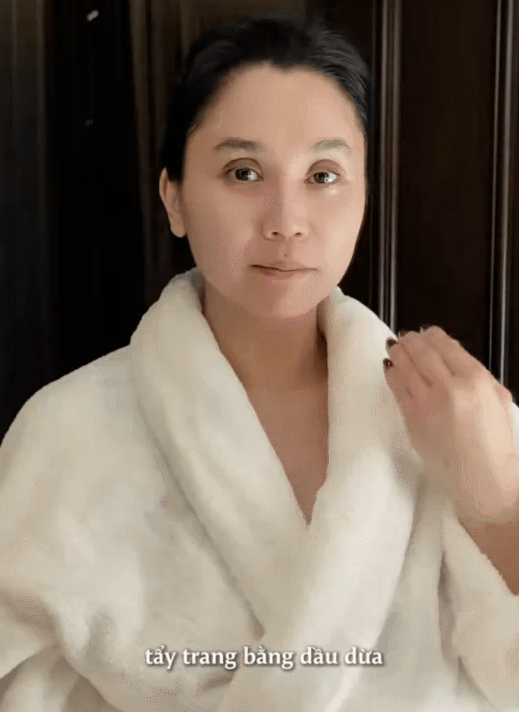 Ngoài 40 tuổi vẫn giữ làn da trắng mịn, "chị bán gạo" nổi tiếng dùng dầu dừa để dưỡng nhan suốt 15 năm- Ảnh 11.