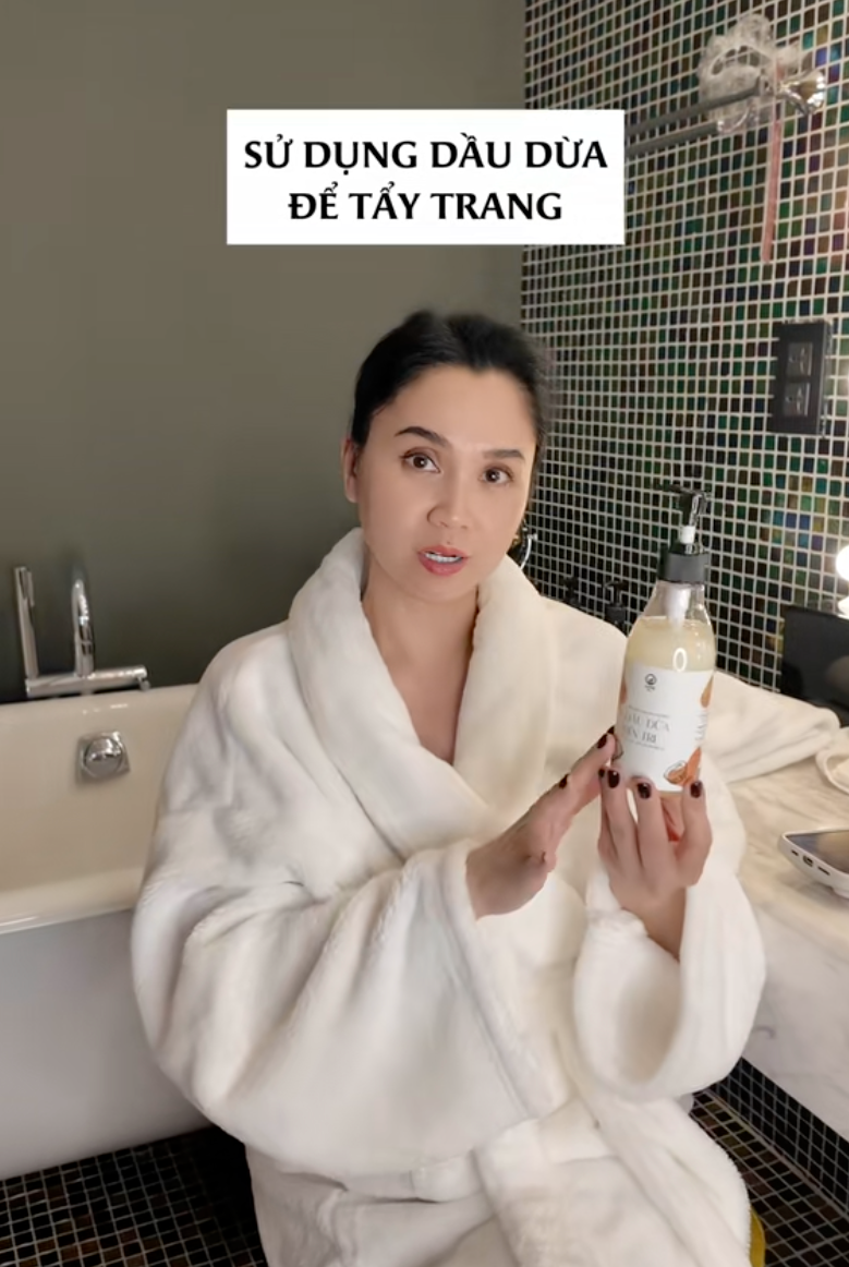Ngoài 40 tuổi vẫn giữ làn da trắng mịn, "chị bán gạo" nổi tiếng dùng dầu dừa để dưỡng nhan suốt 15 năm- Ảnh 8.