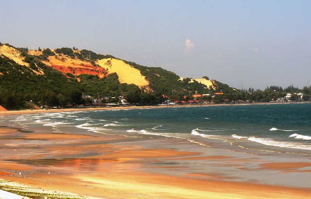 Bãi biển Việt Nam vừa được vinh danh "hàng đầu Đông Nam Á": Địa hình đặc biệt, rất ít khi có bão- Ảnh 2.