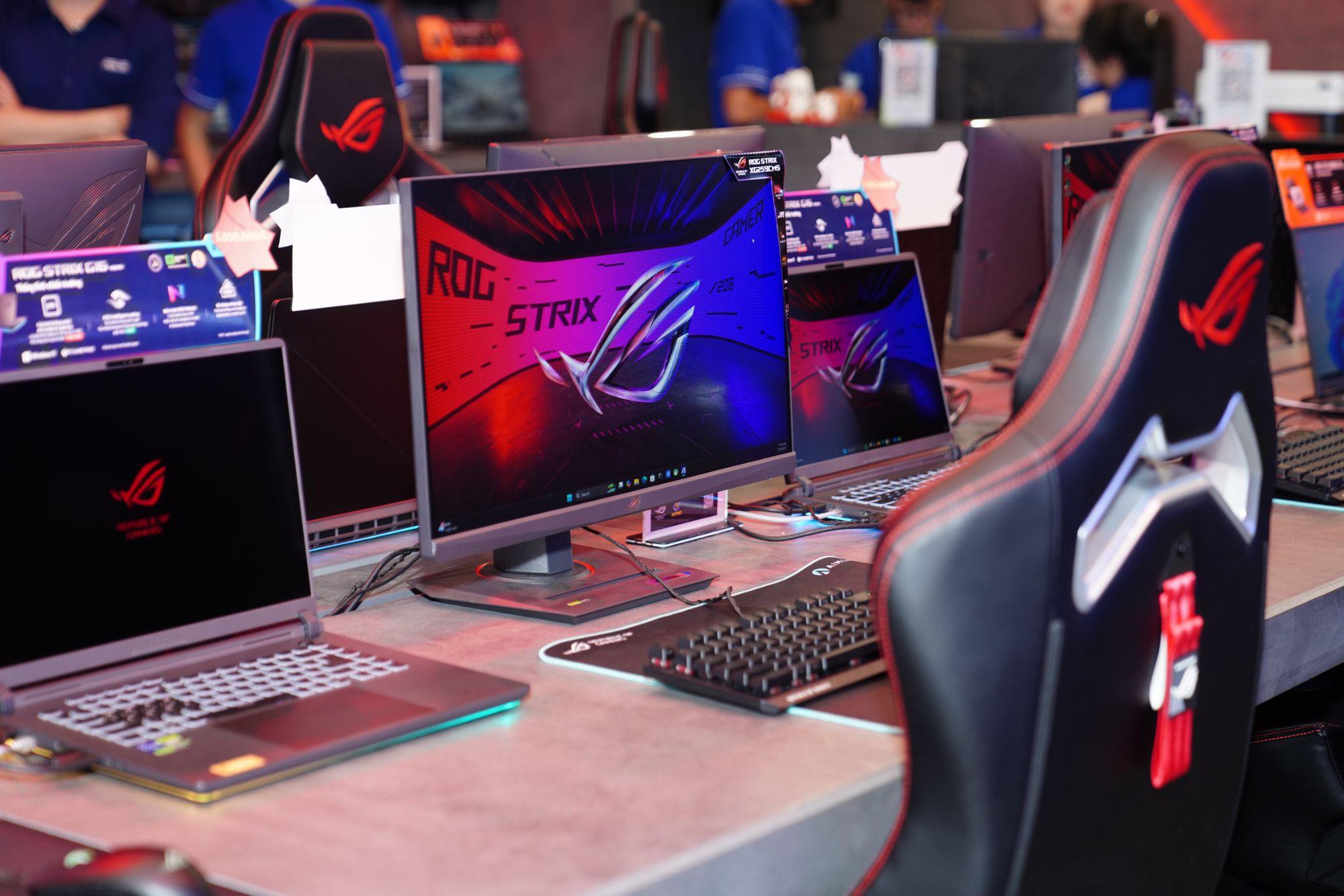 TP.HCM “nóng rực” với màn khai trương ROG Exclusive Store – Không gian công nghệ đậm chất eSports tại An Phát Computer- Ảnh 3.