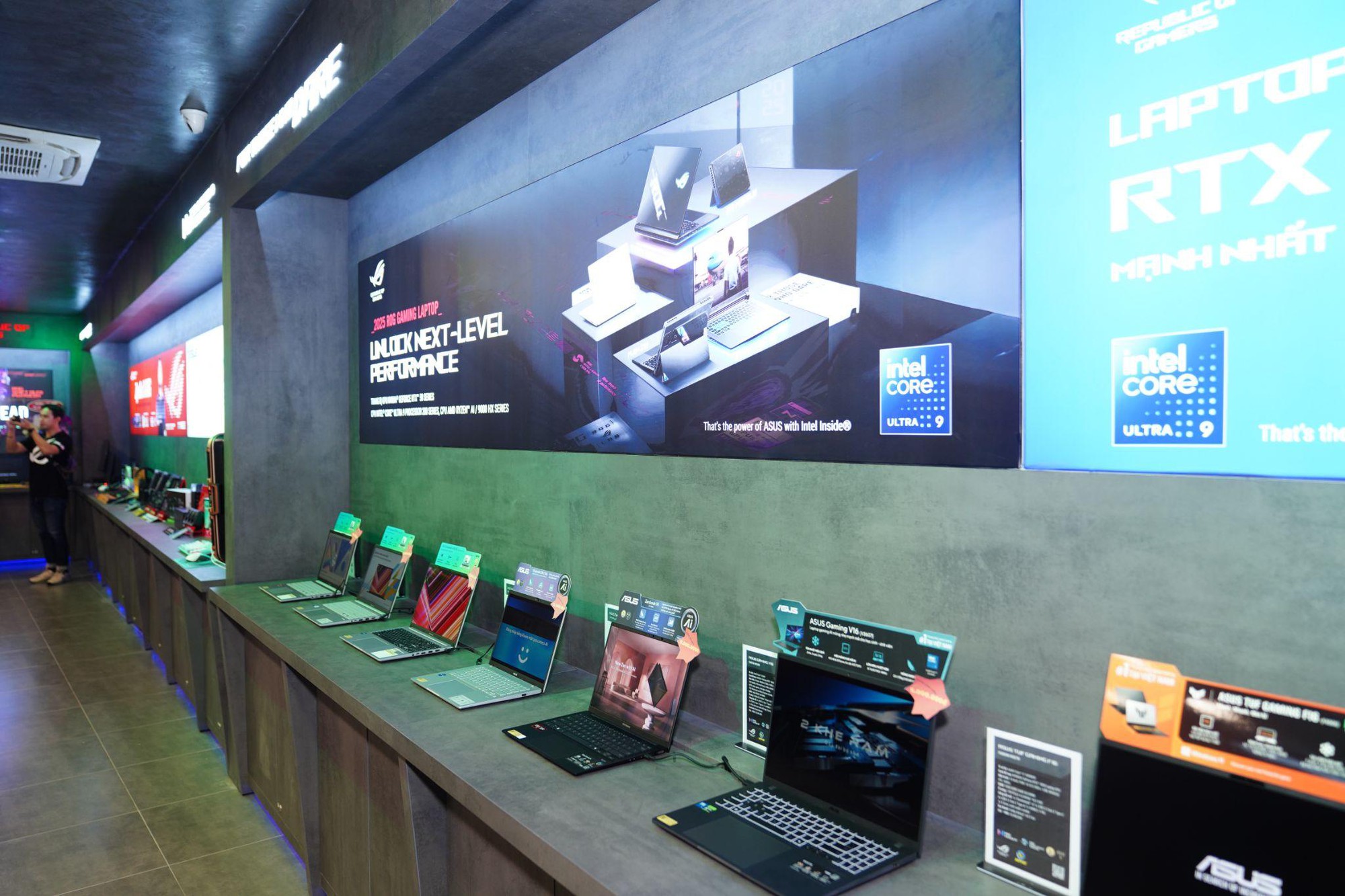 TP.HCM “nóng rực” với màn khai trương ROG Exclusive Store – Không gian công nghệ đậm chất eSports tại An Phát Computer- Ảnh 4.