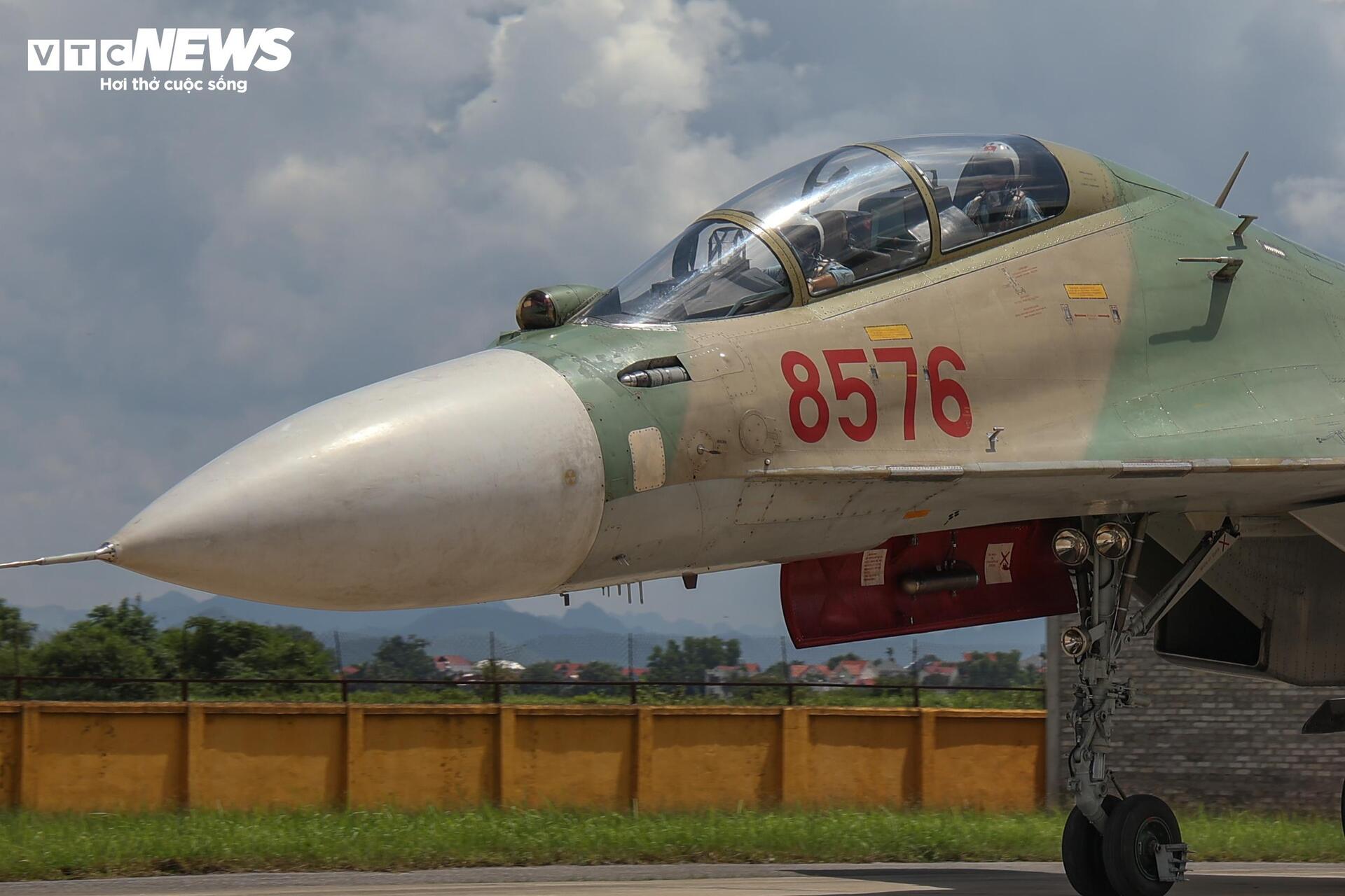 Đội hình bay của chiến đấu cơ Su-30MK2 làm chủ bầu trời hướng tới 2/9- Ảnh 13.
