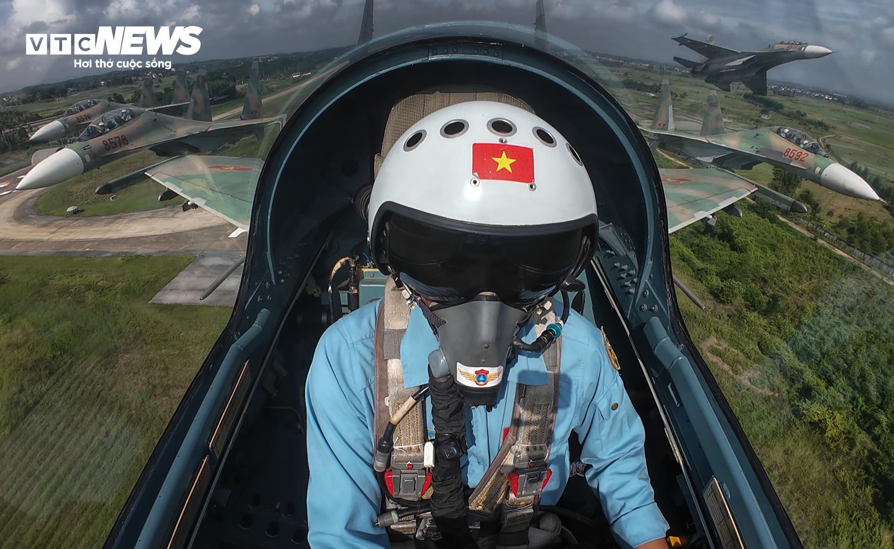 Đội hình bay của chiến đấu cơ Su-30MK2 làm chủ bầu trời hướng tới 2/9- Ảnh 11.