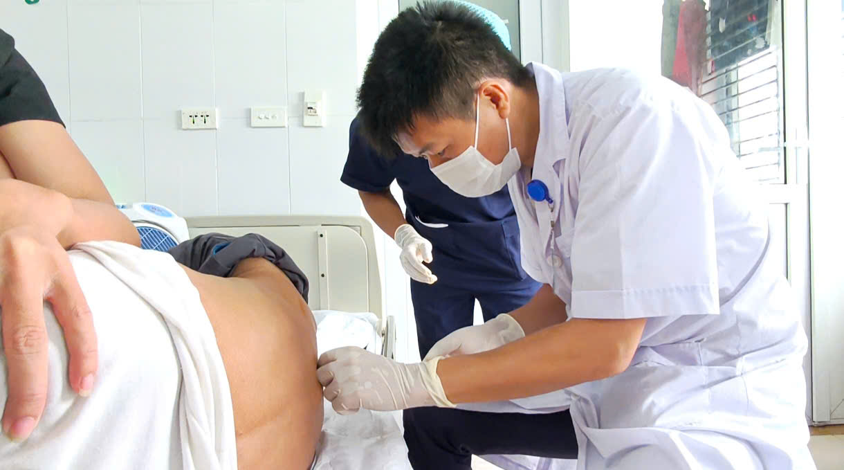 Ghi nhận 2 ca viêm màng não do liên cầu khuẩn lợn ở miền Bắc, cả hai đều mất thính lực vĩnh viễn- Ảnh 2.