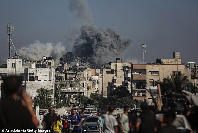 Bức ảnh lột trần sự thật trên Gaza khiến cả thế giới rúng động: Bé trai 18 tháng tuổi chỉ còn da bọc xương, quấn túi nylon thay tã- Ảnh 4.