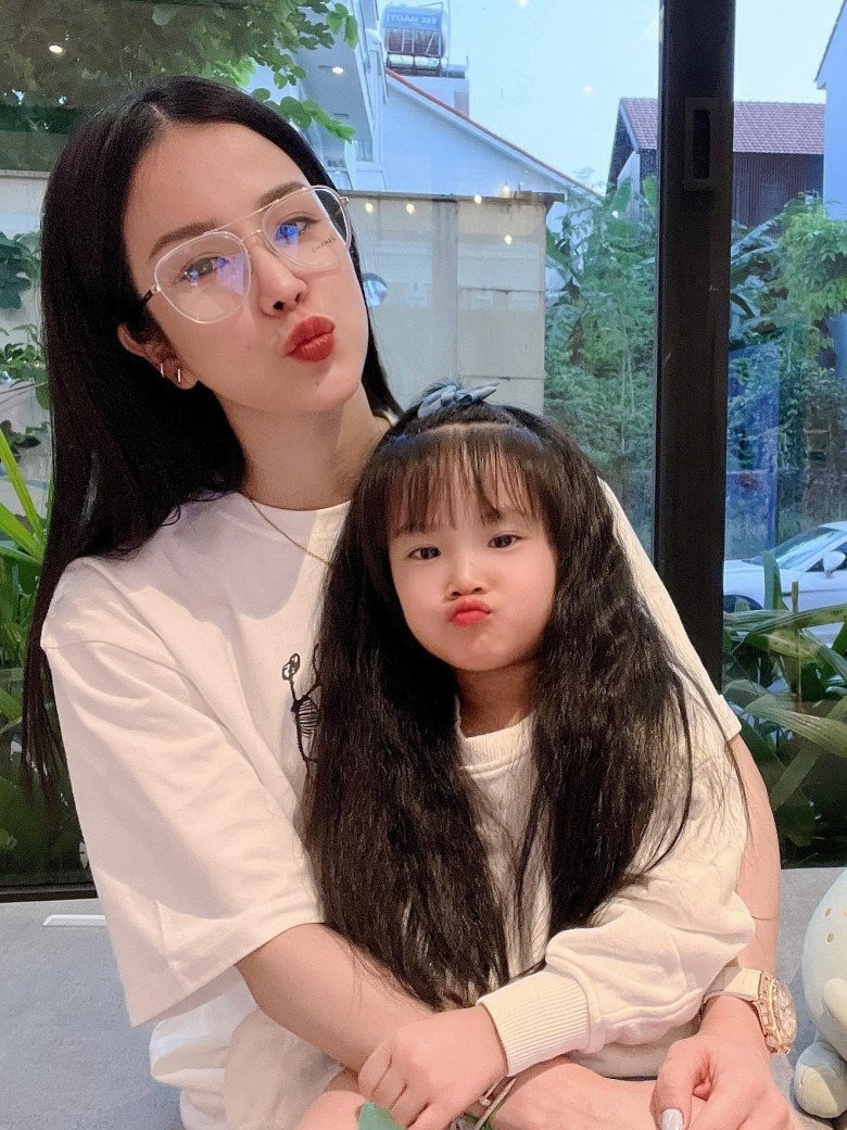 Con gái 7 tuổi của Diệp Lâm Anh sở hữu đôi chân dài, nhan sắc được ví như bản sao của mẹ- Ảnh 7. Con gái 7 tuổi của Diệp Lâm Anh sở hữu đôi chân dài, nhan sắc được ví như bản sao của mẹ- Ảnh 7.