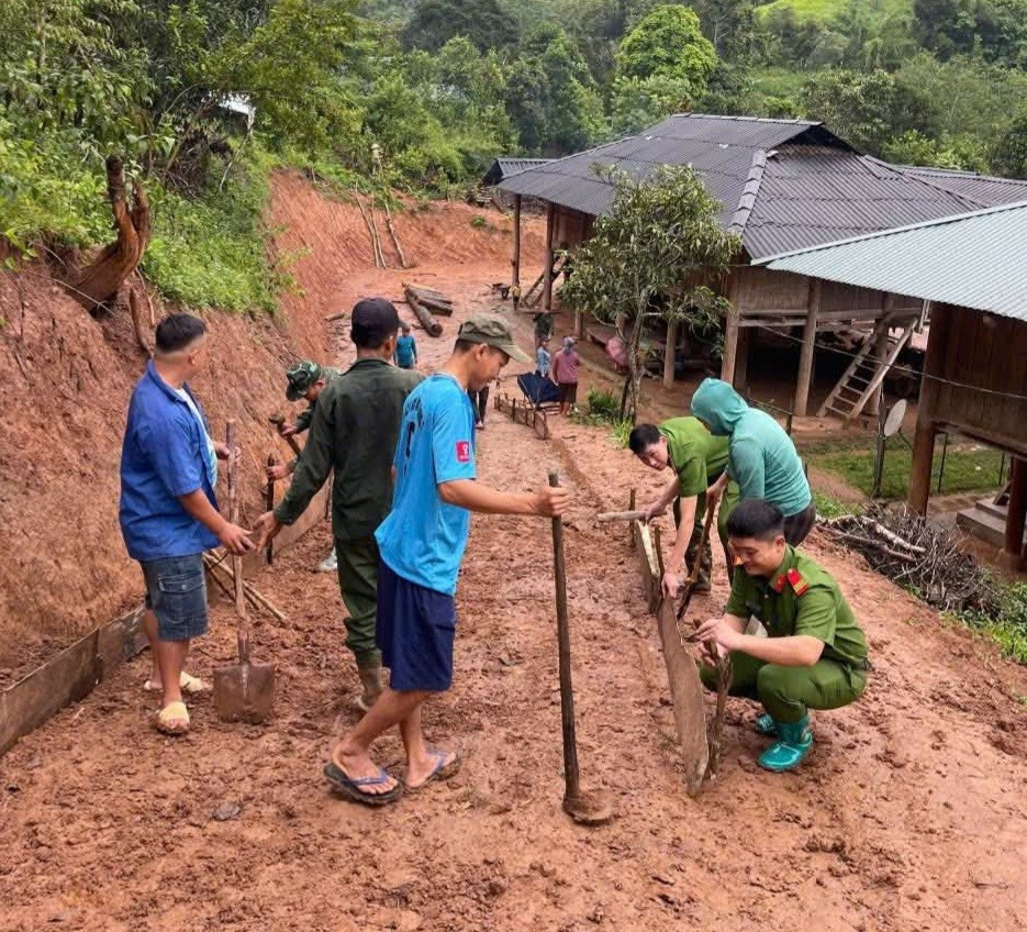 Kinh hoàng lũ quét trong đêm ở Mường Luân: Nhà sập, ô tô trôi, bản làng tan hoang- Ảnh 4.