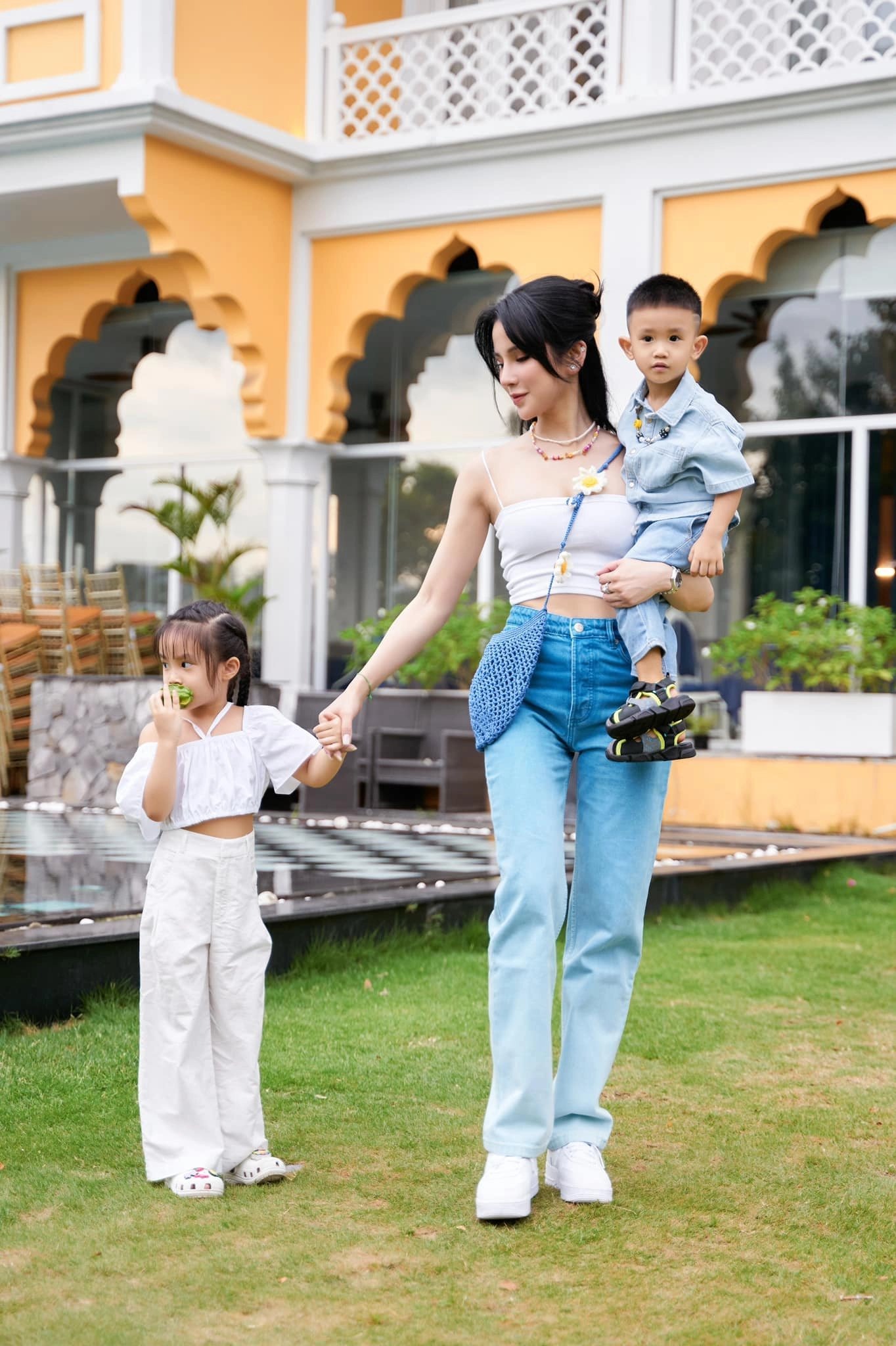 Con gái 7 tuổi của Diệp Lâm Anh sở hữu đôi chân dài, nhan sắc được ví như bản sao của mẹ- Ảnh 8. Con gái 7 tuổi của Diệp Lâm Anh sở hữu đôi chân dài, nhan sắc được ví như bản sao của mẹ- Ảnh 8.