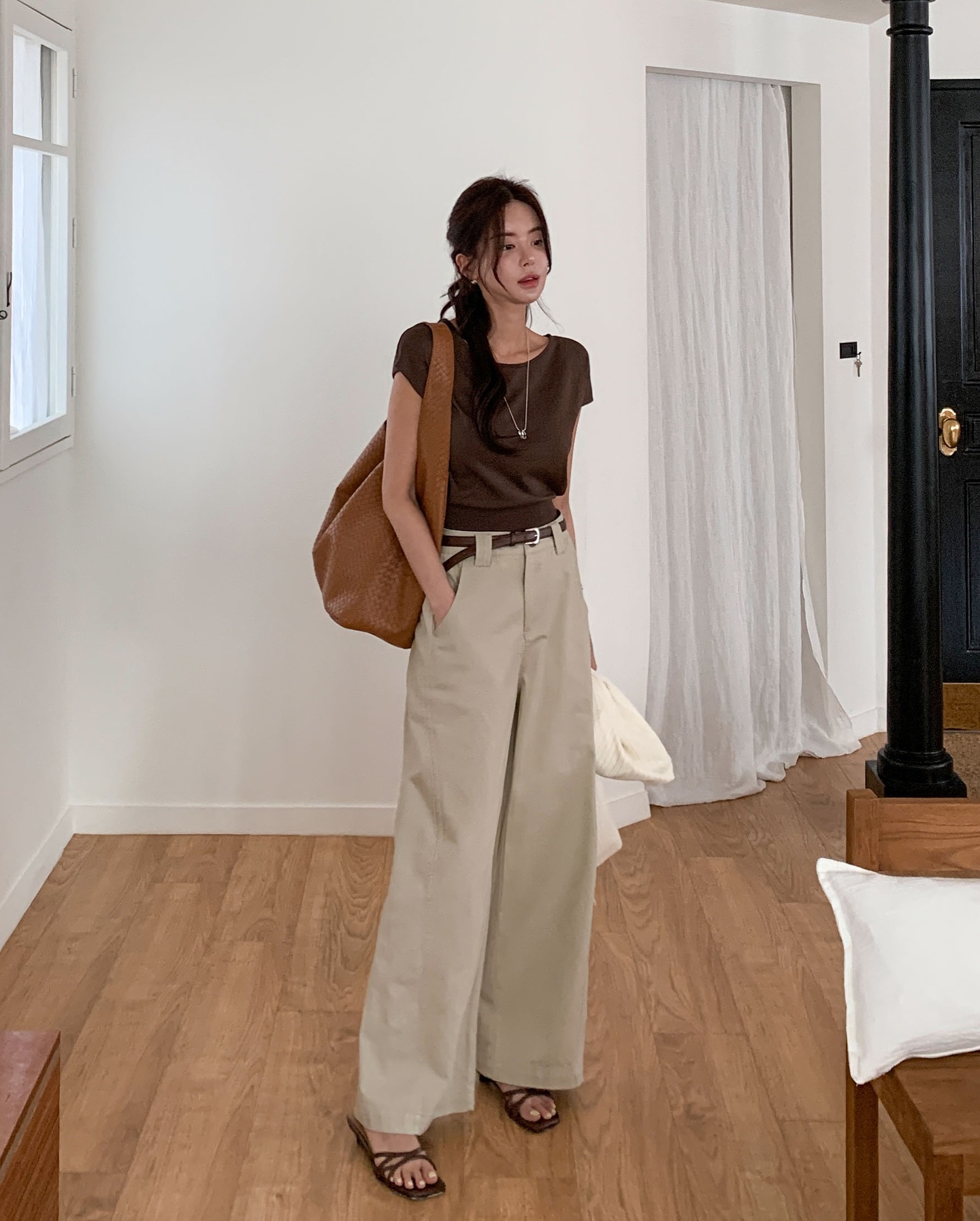 Chưa bao giờ đồ màu nâu hot như bây giờ: 10 cách mặc giúp vẻ ngoài rất sang mà không bị già- Ảnh 7. Chưa bao giờ đồ màu nâu hot như bây giờ: 10 cách mặc giúp vẻ ngoài rất sang mà không bị già- Ảnh 7.