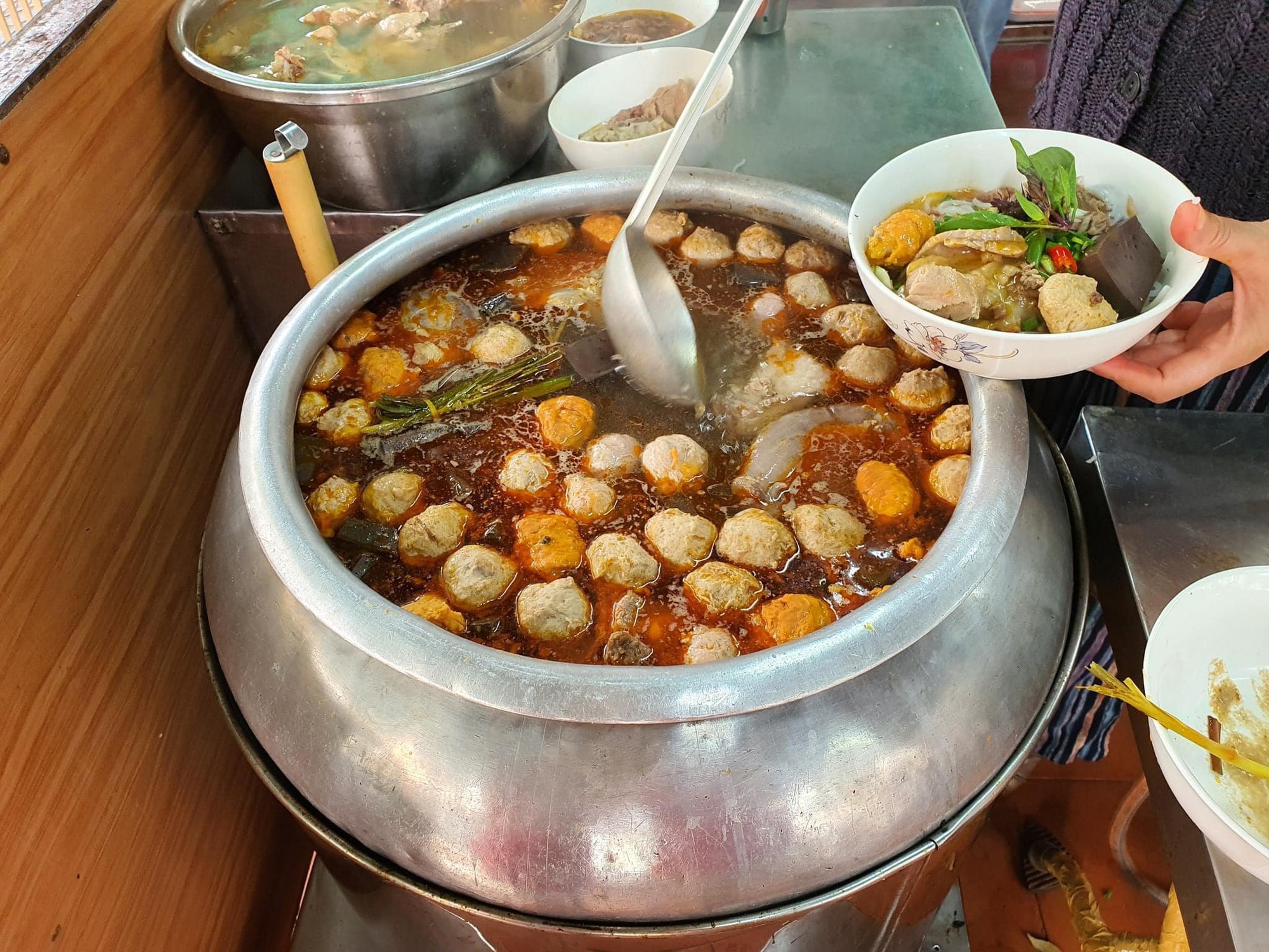 Cụ bà 95 tuổi nhưng vẫn ăn kem và đi đánh Golf hàng tuần, được mệnh danh là “cụ bà siêu phàm” nhờ 5 việc ai cũng làm được- Ảnh 4.