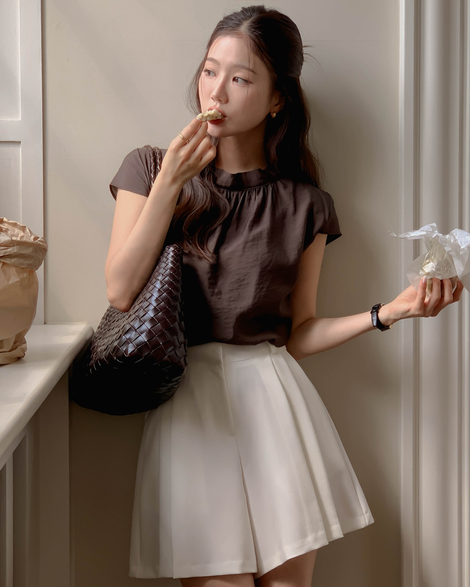 Chưa bao giờ đồ màu nâu hot như bây giờ: 10 cách mặc giúp vẻ ngoài rất sang mà không bị già- Ảnh 6. Chưa bao giờ đồ màu nâu hot như bây giờ: 10 cách mặc giúp vẻ ngoài rất sang mà không bị già- Ảnh 6.