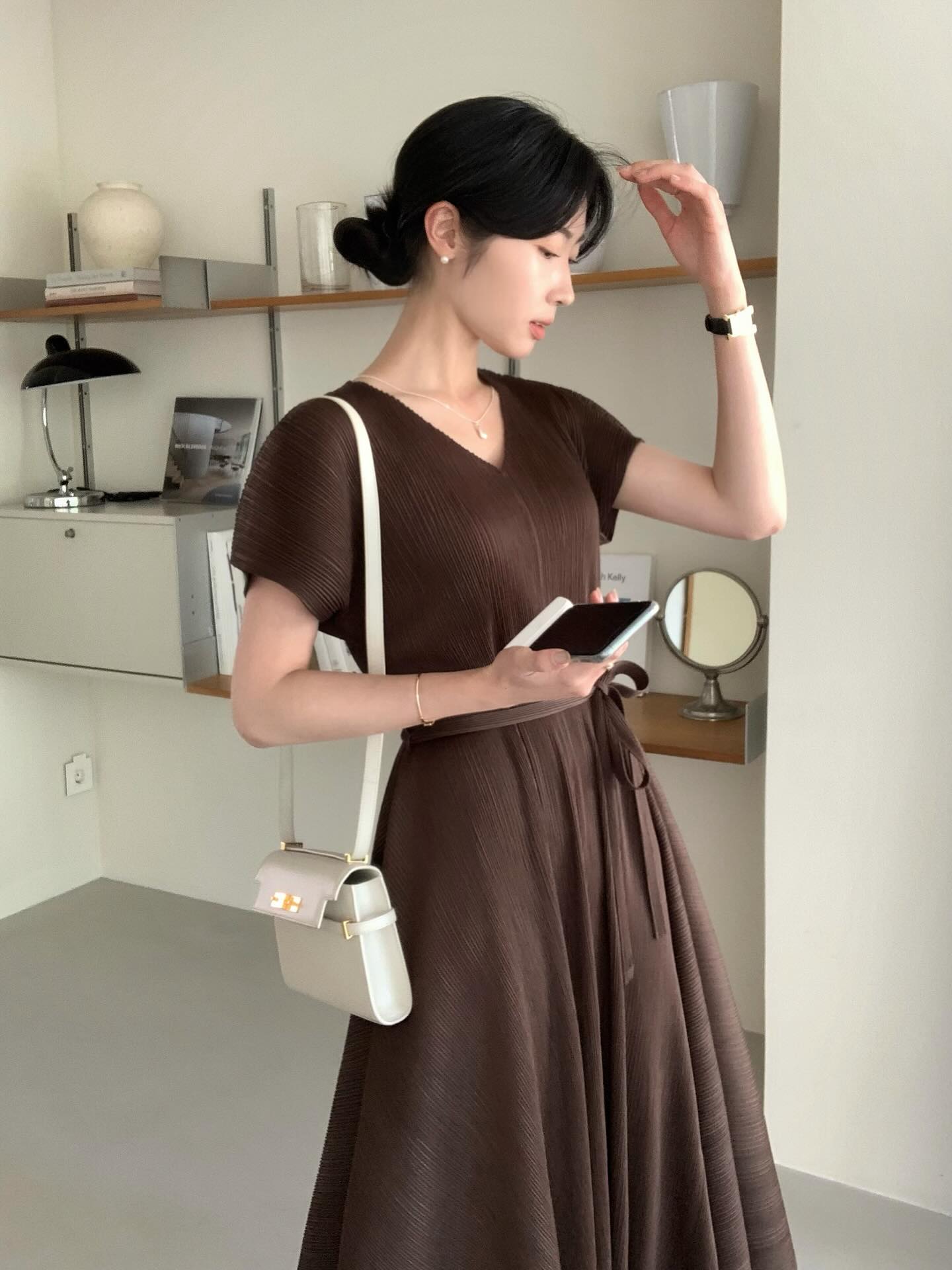 Chưa bao giờ đồ màu nâu hot như bây giờ: 10 cách mặc giúp vẻ ngoài rất sang mà không bị già- Ảnh 4. Chưa bao giờ đồ màu nâu hot như bây giờ: 10 cách mặc giúp vẻ ngoài rất sang mà không bị già- Ảnh 4.