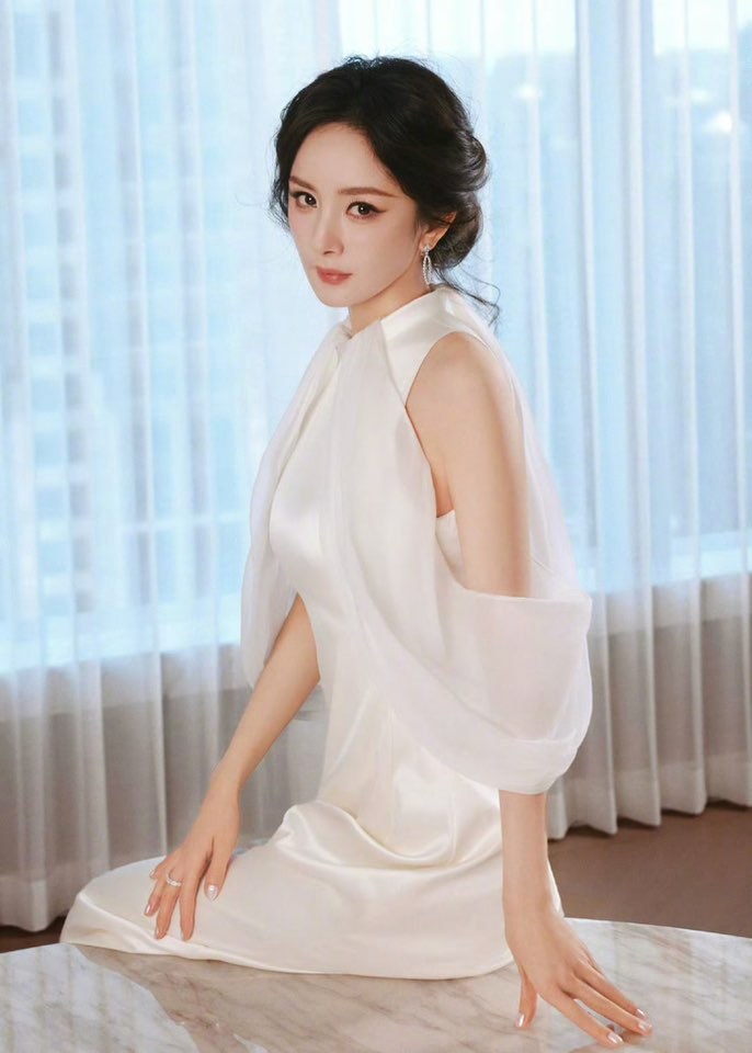 Sau 14 năm bị đặt lên bàn cân, Triệu Lệ Dĩnh – Dương Mịch bất ngờ gặp nhau ở tinh thần Sau 14 năm bị đặt lên bàn cân, Triệu Lệ Dĩnh – Dương Mịch bất ngờ gặp nhau ở tinh thần