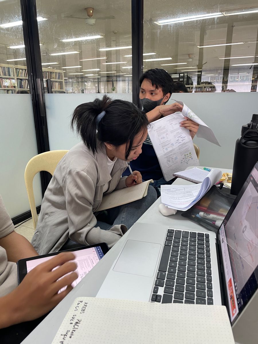 3 thứ trên bàn làm việc của người EQ thấp- Ảnh 2.