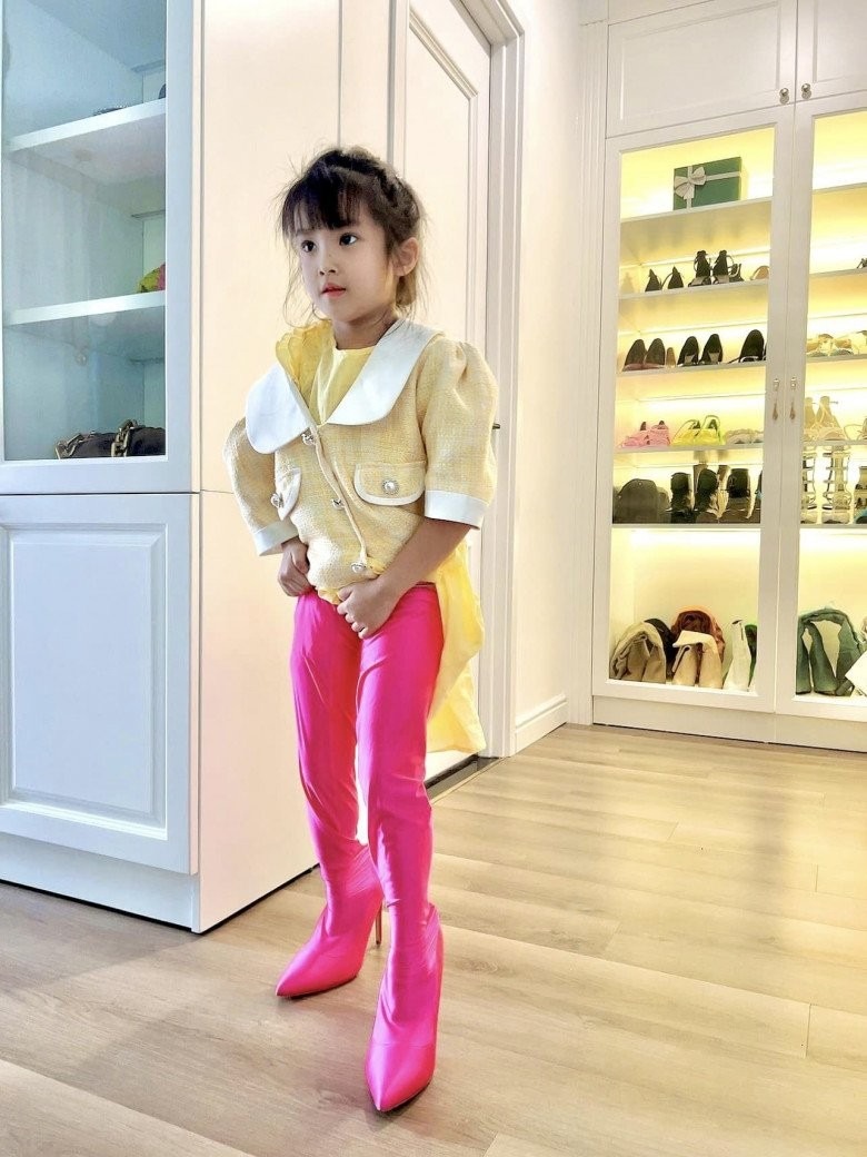 Con gái 7 tuổi của Diệp Lâm Anh sở hữu đôi chân dài, nhan sắc được ví như bản sao của mẹ- Ảnh 4. Con gái 7 tuổi của Diệp Lâm Anh sở hữu đôi chân dài, nhan sắc được ví như bản sao của mẹ- Ảnh 4.