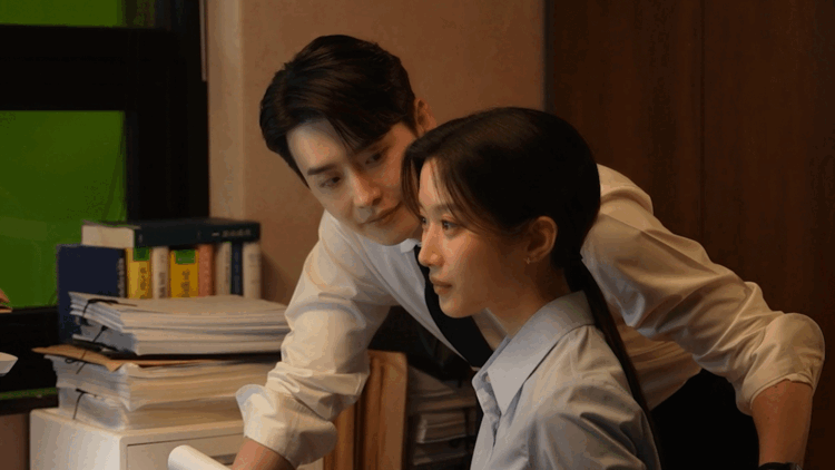 Nữ luật sư hoàn mỹ từ gương mặt tới vóc dáng, không cần lồng lộn vẫn chiếm spotlight mọi khung hình- Ảnh 1.